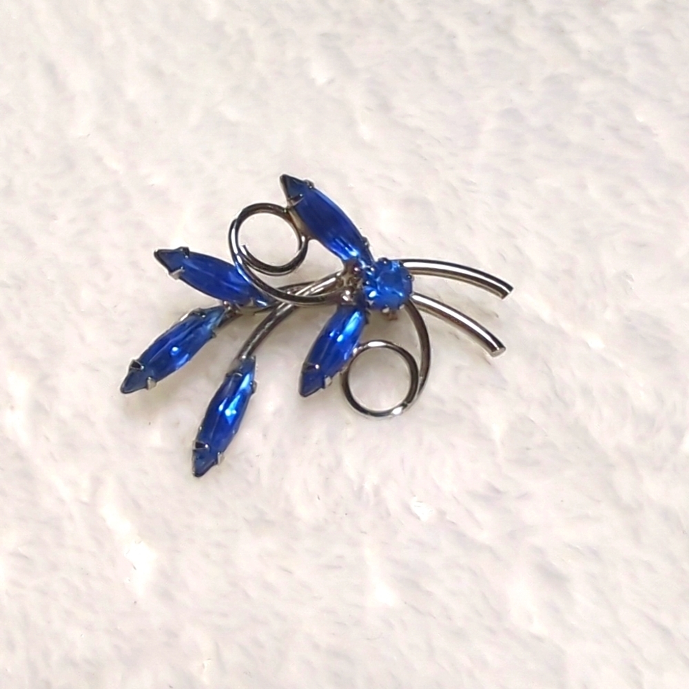 Vintage 60's Elegant Blue Marquis Shaped Rhinestone Brooche - Picture 5 of 7